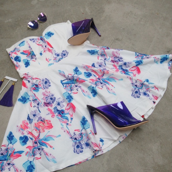 Dresses & Skirts - Strapless Padded Dress Size Large